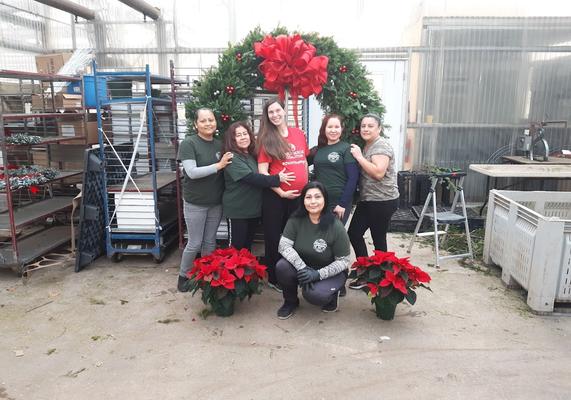 Ladies and the large Wreath